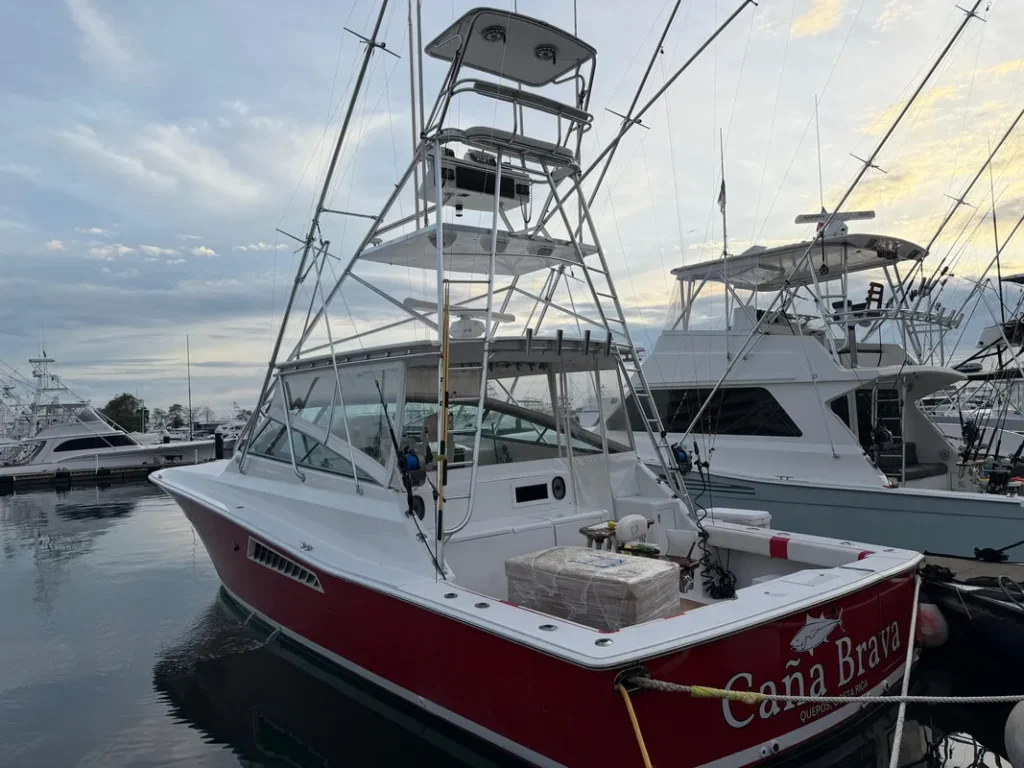 Caña Brava 43 foot Viking Express sportfishing charter running offshore in Quepos Costa Rica